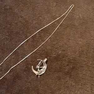 Silver chain an pendent